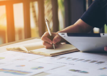 Το πρόγραμμα του ΕΙΑΣ για τον Απρίλιο σε υβριδικό περιβάλλον