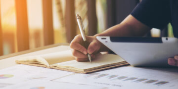 Το πρόγραμμα του ΕΙΑΣ για τον Απρίλιο σε υβριδικό περιβάλλον