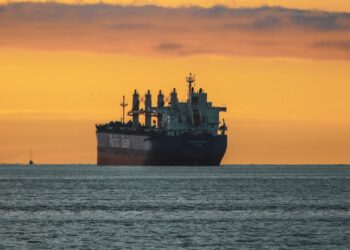 Περιβαλλοντική καταστροφή από πλοίο που βούλιαξε μετά από επίθεση των Χούθι