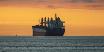 Περιβαλλοντική καταστροφή από πλοίο που βούλιαξε μετά από επίθεση των Χούθι