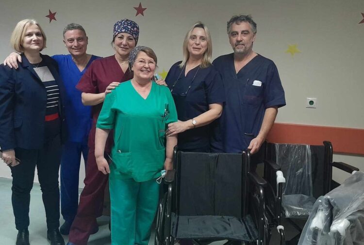 4 αναπηρικά αμαξίδια στο νοσοκομείο Παίδων «Αγία Σοφία» από την Groupama και τον Σύλλογο «Αγάπη για Ζωή»