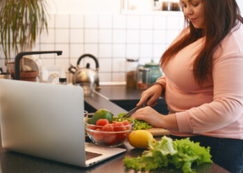 Ανθυγιεινά διατρέφεται ο μισός πληθυσμός της Ελλάδας