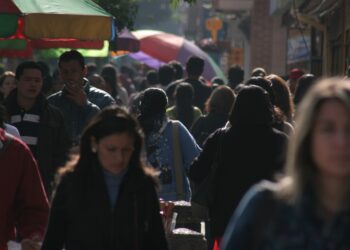 Μέσα από ποιες οικονομικές πολιτικές γίνεται η αναδιανομή πλούτου