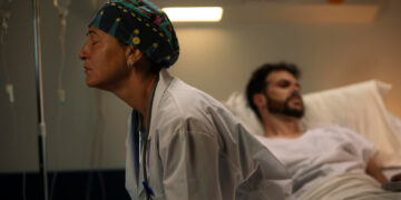 Δυσαρεστημένος 1 στους 2 Έλληνες για δημόσια και ιδιωτική υγεία