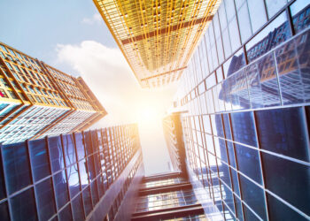 Κενό δισεκατομμυρίων από τις ανασφάλιστες επιχειρήσεις