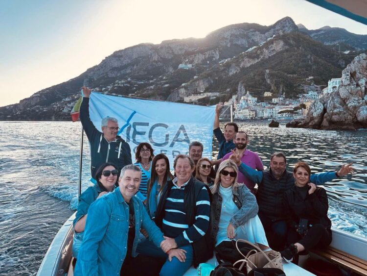 MEGA Brokers: Επιβράβευση συνεργατών με ιταλική φινέτσα