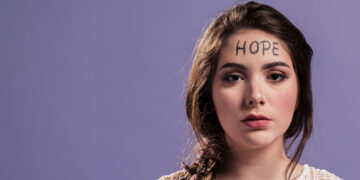 Χρειαζόμαστε περισσότερες δομές για τις γυναίκες θύματα βίας