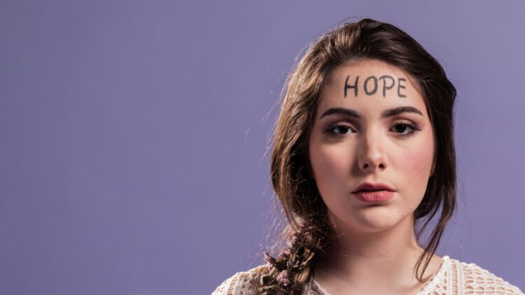 Χρειαζόμαστε περισσότερες δομές για τις γυναίκες θύματα βίας