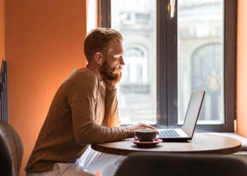 Υβριδική εργασία: Μειωμένη κατά 1/5 ενέργεια για τις επιχειρήσεις