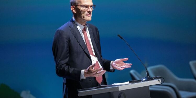 Ο Frédéric de Courtois της AXA πρόεδρος της Insurance Europe