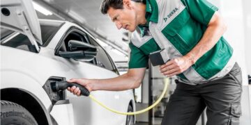 DEKRA: Προ-ασφαλιστικός έλεγχος Ηλεκτρικών και Plug-In Hybrid οχημάτων