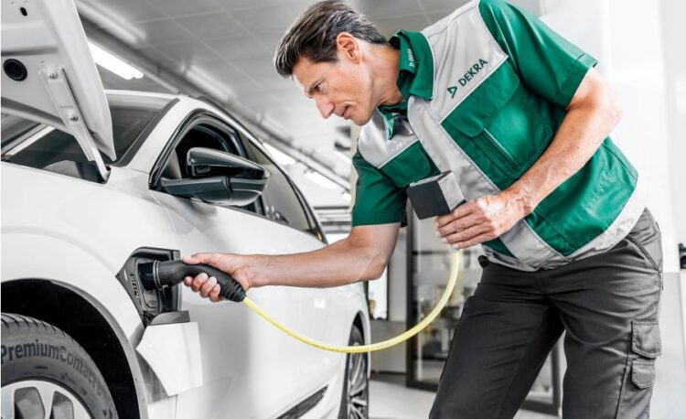 DEKRA: Προ-ασφαλιστικός έλεγχος Ηλεκτρικών και Plug-In Hybrid οχημάτων