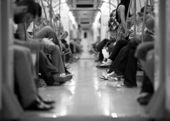 Τους έξι μήνες του χρόνου δουλεύουμε για να πληρώνουμε φόρους