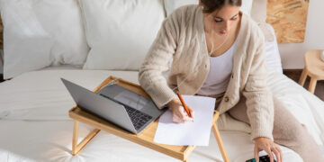 Έρευνα: Η υβριδική εργασία εξαλείφει το burn out και αυξάνει την παραγωγικότητα