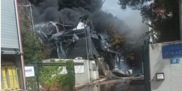 Ασφαλισμένο το εργοστάσιο στο οποίο εκδηλώθηκε φωτιά στην Κηφισιά