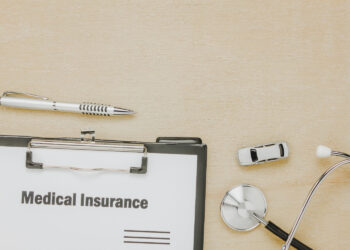 17.992 λιγότερα τα ασφαλιστήρια υγείας και ζωής το 2023