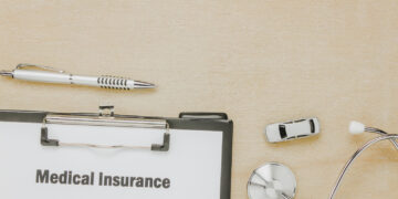 17.992 λιγότερα τα ασφαλιστήρια υγείας και ζωής το 2023