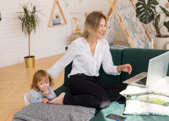 Τα ¾ των εργαζόμενων γονέων θα έψαχναν νέα δουλειά εάν ήταν αναγκασμένοι να πηγαίνουν στο γραφείο σε καθημερινή βάση