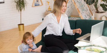 Τα ¾ των εργαζόμενων γονέων θα έψαχναν νέα δουλειά εάν ήταν αναγκασμένοι να πηγαίνουν στο γραφείο σε καθημερινή βάση