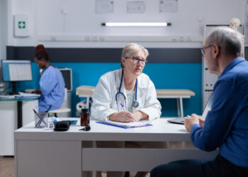 Οι ανατιμήσεις στα ασφάλιστρα υγείας καλά κρατούν