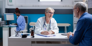 Οι ανατιμήσεις στα ασφάλιστρα υγείας καλά κρατούν