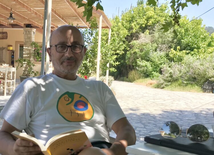 Περί Τεχνητής Νοημοσύνης: Παράλληλη ανάγνωση μιας συνέντευξης και ενός βιβλίου