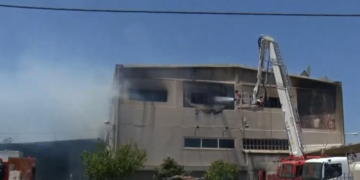 Ασφαλισμένο το εργοστάσιο χαρτιού που πήρε φωτιά