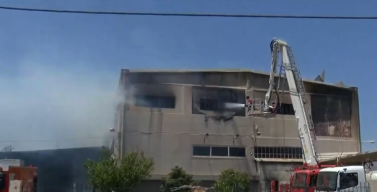 Ασφαλισμένο το εργοστάσιο χαρτιού που πήρε φωτιά