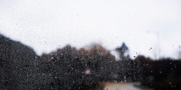 Ισχυρές καταιγίδες και τοπικές χαλαζοπτώσεις – Κλειστή η Παλαιά Εθνική Οδός Πατρών-Κορίνθου