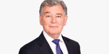 Άνθρωπος της ασφαλιστικής αγοράς ο J. Bloomer που ήταν στο Bayesian 