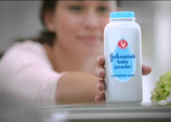 Johnson & Johnson: Σε συζητήσεις με τους ενάγοντες για διακανονισμό 6,48 δις δολ. για το ταλκ