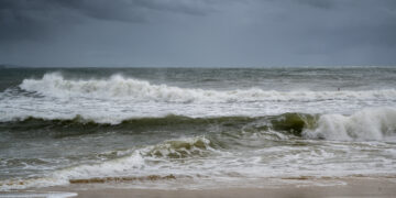 Συμβουλές προστασίας από τα καλοκαιρινά μπουρίνια στις διακοπές