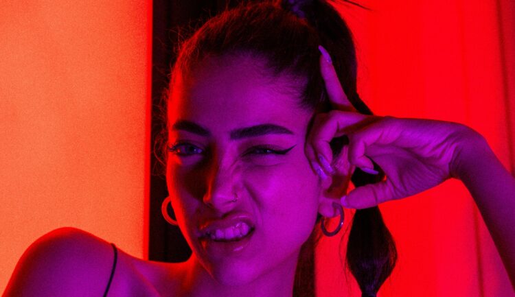 Γιατί αυξάνονται οι άγριες συμπλοκές μεταξύ κοριτσιών