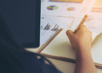 Ανοδικά οι ασφαλίσεις/συντάξεις των Ελλήνων το 2023