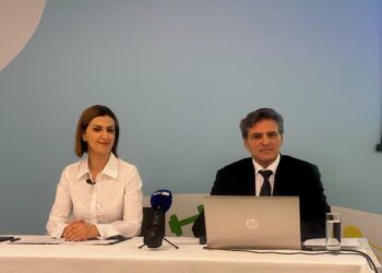 Οι λανθασμένες αντιλήψεις των γονιών- για τα κιλά και τις οθόνες- «τρέφουν» την παιδική παχυσαρκία