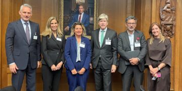 Η ΕΑΕΕ παρουσίασε την ελληνική ασφαλιστική αγορά στο Λονδίνο