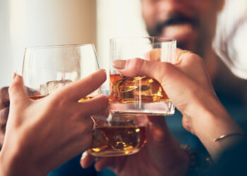Η κατανάλωση αλκοόλ αυξάνει τον κίνδυνο για 7 καρκίνους