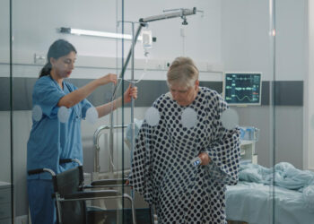 «Ψαλίδι» στις ανατιμήσεις των ασφαλίστρων υγείας