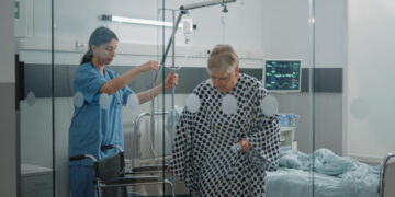 «Ψαλίδι» στις ανατιμήσεις των ασφαλίστρων υγείας