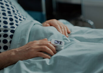 Εξετάζεται μεγαλύτερο «ψαλίδι» στις αυξήσεις ασφαλίστρων υγείας