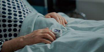 Εξετάζεται μεγαλύτερο «ψαλίδι» στις αυξήσεις ασφαλίστρων υγείας