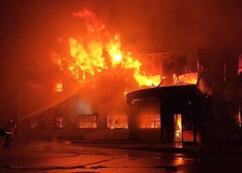 Φωτιά στην “Καραμολέγκος”: Συνασφαλιστικό σχήμα 9 εταιρειών στην κάλυψη