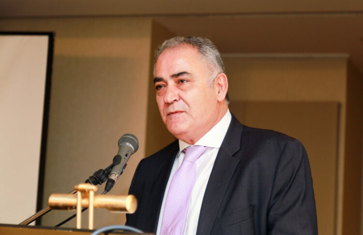 Απαιτείται συνέχεια στη μείωση των τραπεζικών χρεώσεων