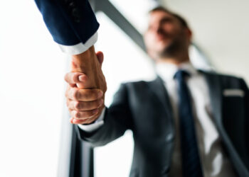 Με “μυστικούς” πελάτες η ΤτΕ θα ελέγχει τις ασφαλιστικές