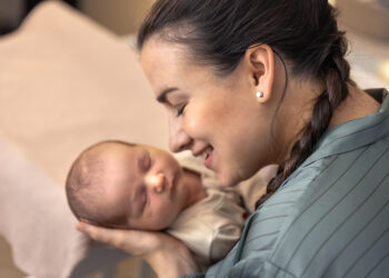 Με παρέμβαση του ΣτΚ επίδομα τοκετού σε 2 περιπτώσεις με παρένθετη μητρότητα