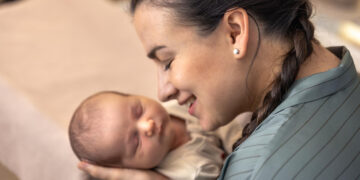 Με παρέμβαση του ΣτΚ επίδομα τοκετού σε 2 περιπτώσεις με παρένθετη μητρότητα