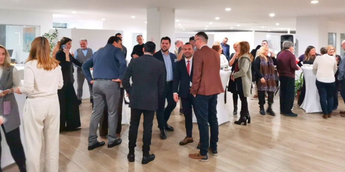 Brokers Union & Blue Aigaion: Αγιασμός και κοπή πρωτοχρονιάτικης πίτας