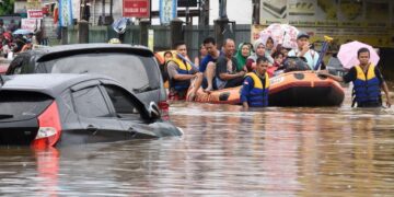 Πλημμύρες στην Τζακάρτα εκτοπίζουν 1.500 ανθρώπους