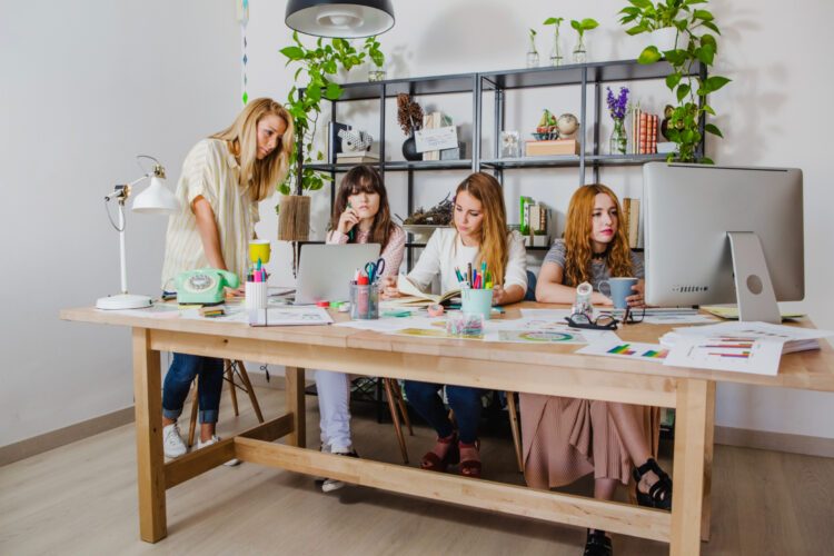 Το 47% των Gen Z θέλει να αποχωρήσει οικειοθελώς από την εργασία του