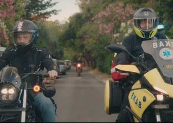 Η βοήθεια δεν είναι πάντα τόσο κοντά… φόρα κράνος (video)